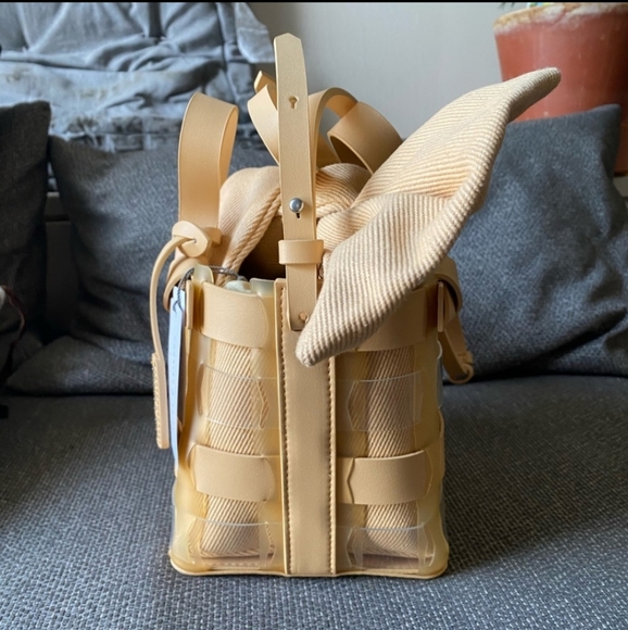 NWOT CHARLES & KEITH See-Through Woven Bucket Bag - Picture 11 of 11